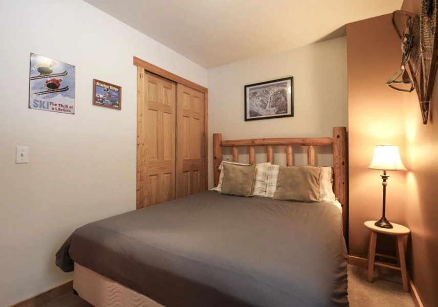 Cascades Adventure Cabin 2 Bedroom Home by NW Comfy Cabins by RedAwning