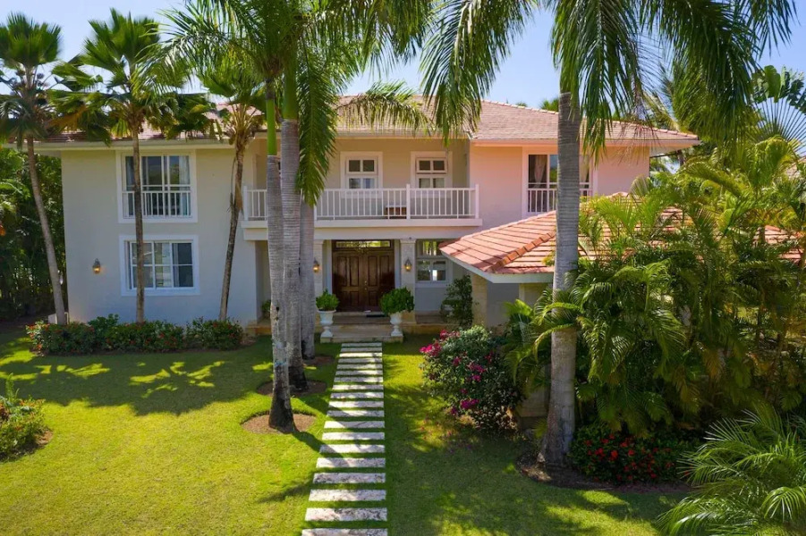 5-star villa near Playa Blanca Beach