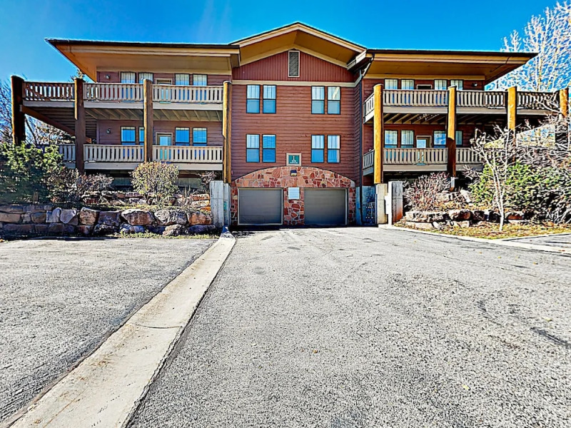 Contemporary Alpine Getaway W/ Wraparound Deck 1 Bedroom Condo