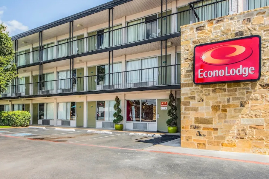 Econo Lodge Airport I-35 North