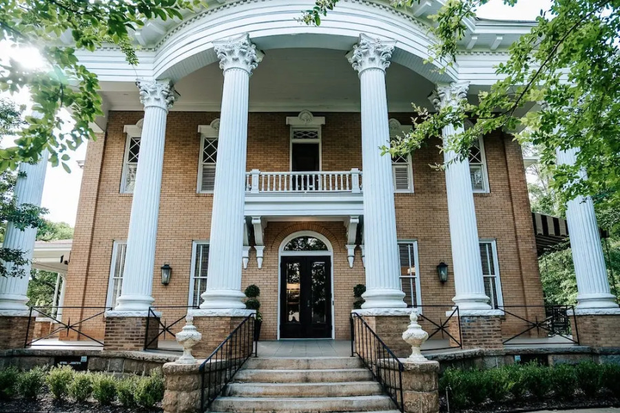 Heritage House Bed & Breakfast - Boutique Adults-Only Inn