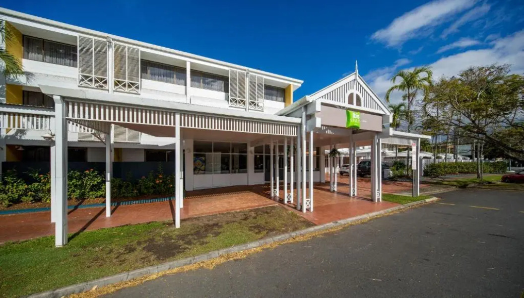 Mercure Cairns