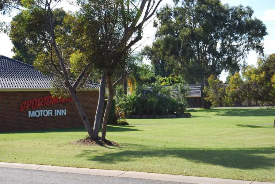 Sportsmans Motor Inn