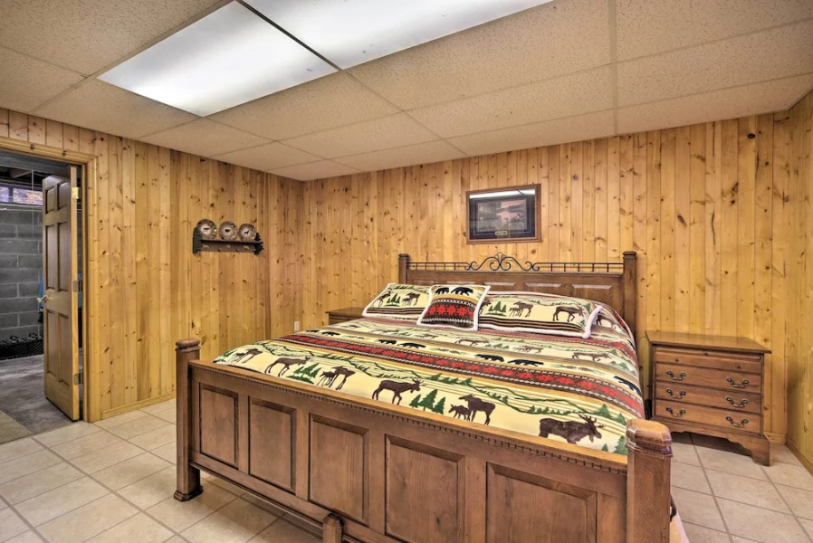 Cozy Hayward Cottage w/ Dock & Lakefront View