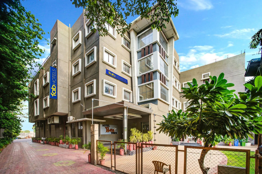 OYO 1535 Hotel Bee Town