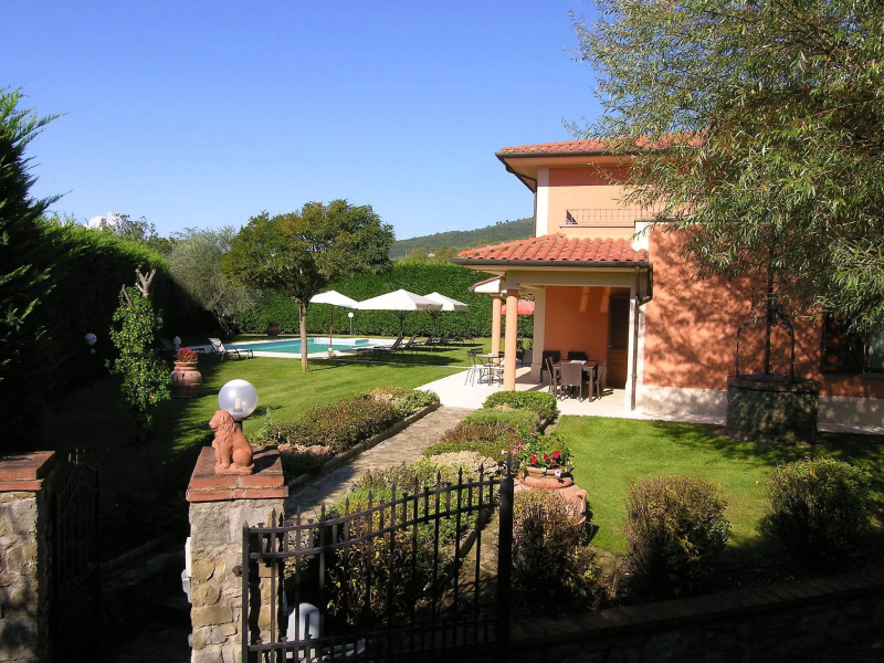 Villa in Tuscany With Private Pool & Views