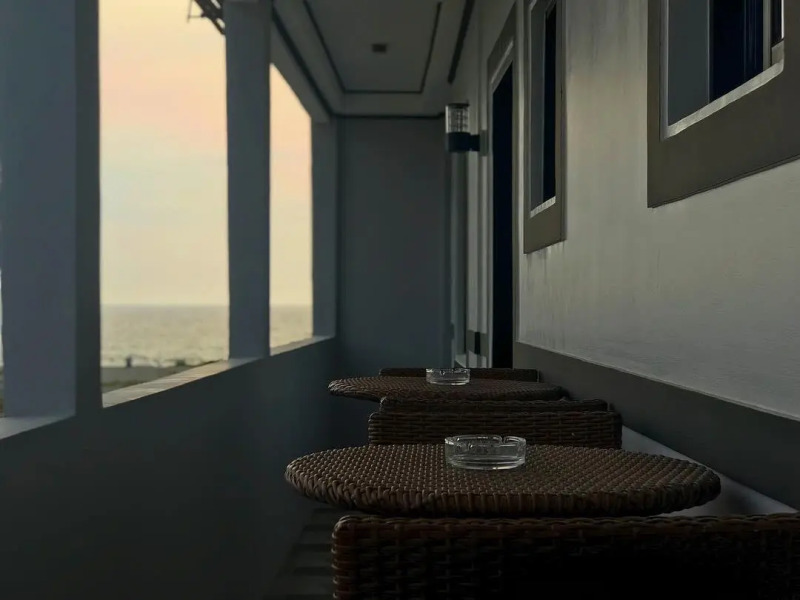 The Palms Resort & Bar