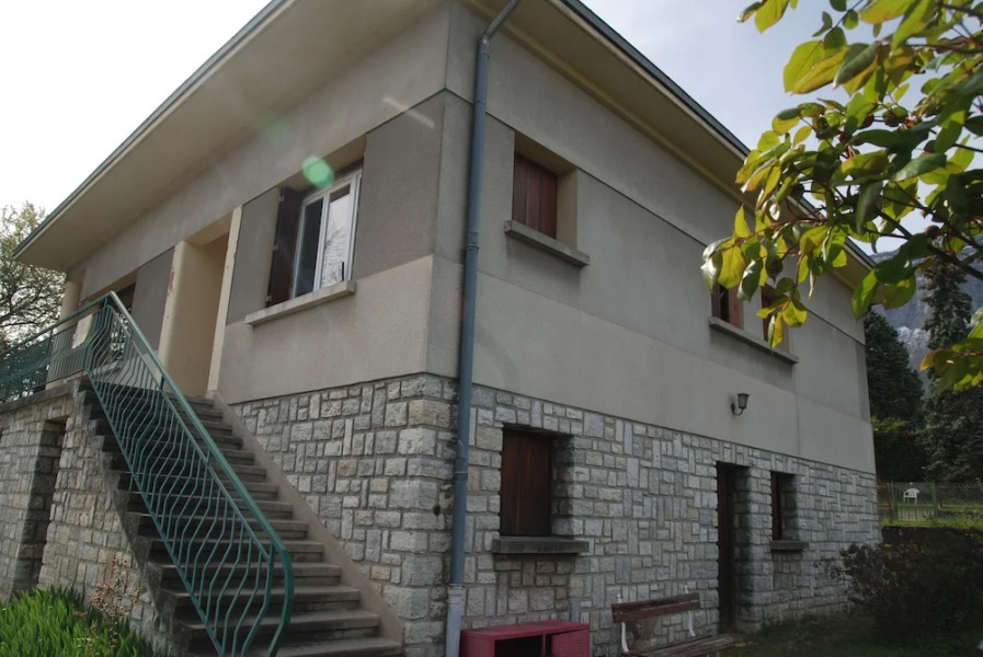 Comfy home for group and family. Wonderful view!