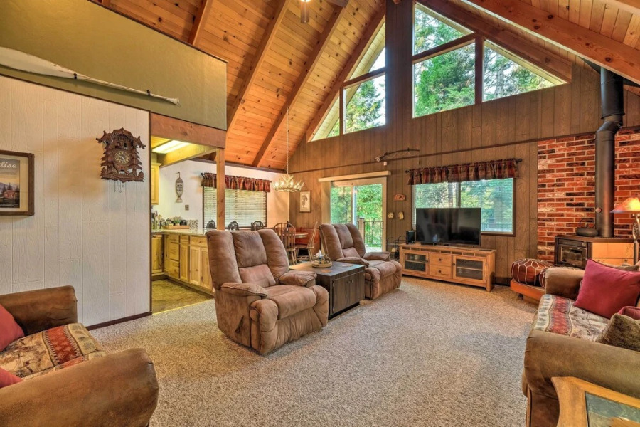 Twain Harte Mountain Cabin w/ Deck - 3 Mi to Dtwn