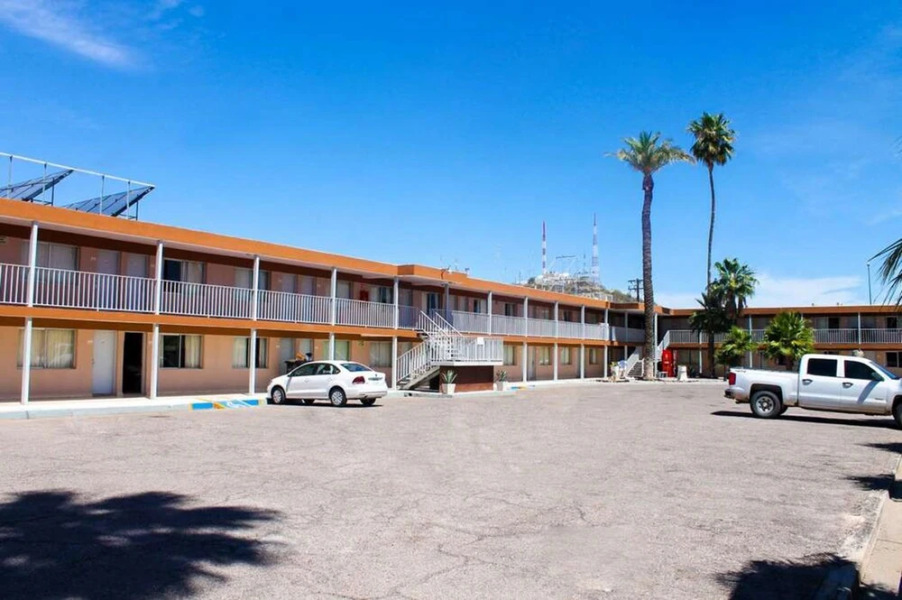 El Camino Hotel & Suites
