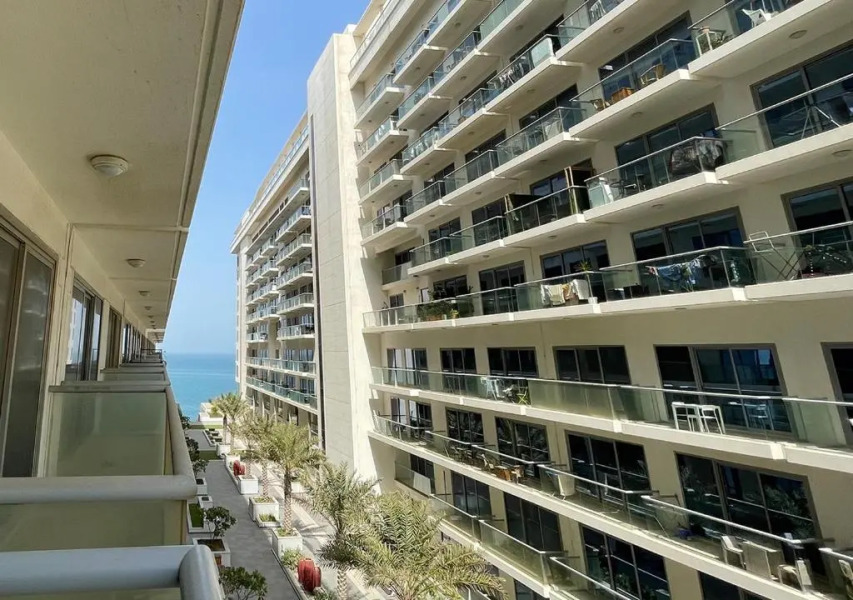 Deluxe Studio Private Apartment - Beachfront Property