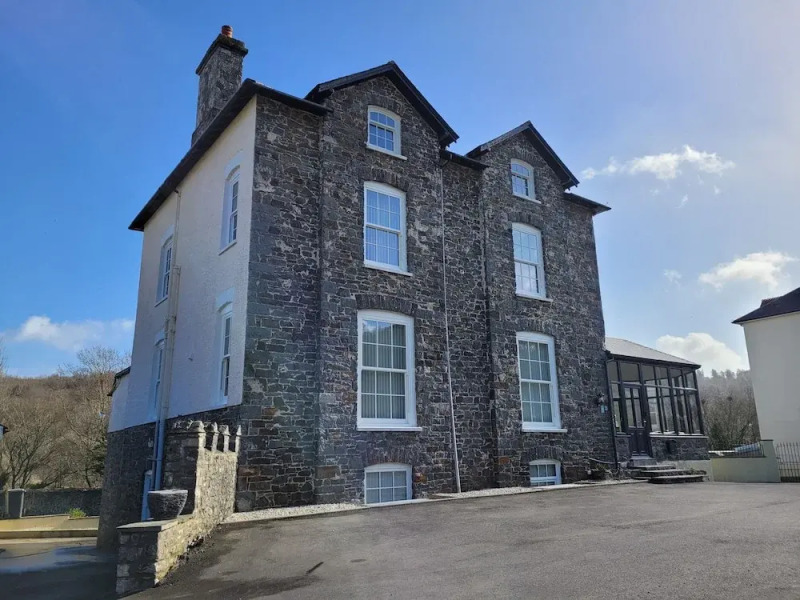 Llys Aeron Guest House