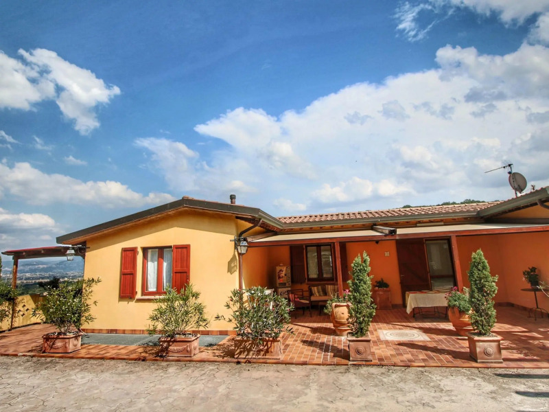 Pet-friendly Cottage With Pool