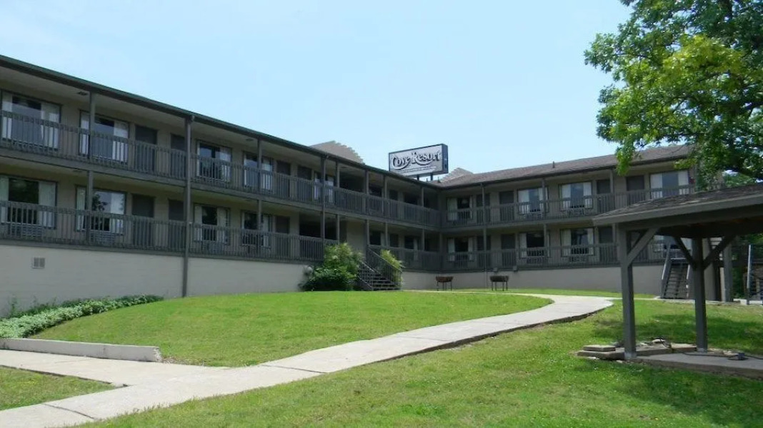 Table Rock Resorts at The Rocks Resort