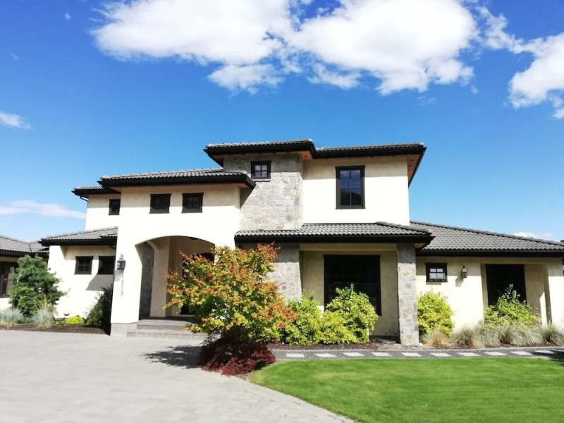 Mission Hill Lake View Villa