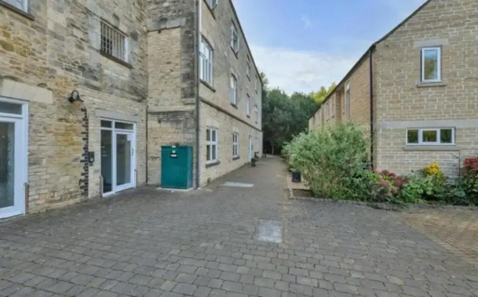 Executive Apartment, Woodford Mill, Witney