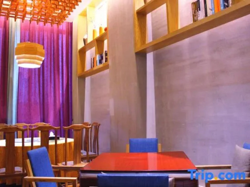 Zixuan Holiday Hotel