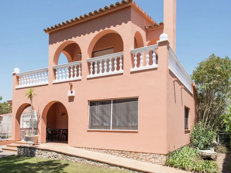 Modern Holiday Home in St Pere Pescador With Private Pool