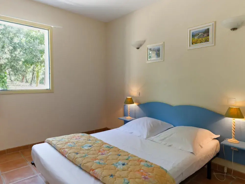 Provencal-style Maisonette With Communal Pool