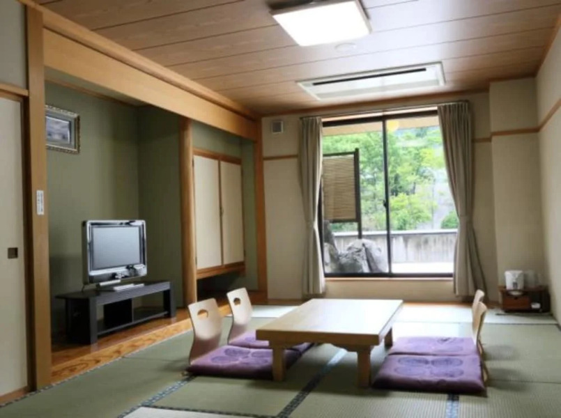 Ishiuchi Yung Parunas