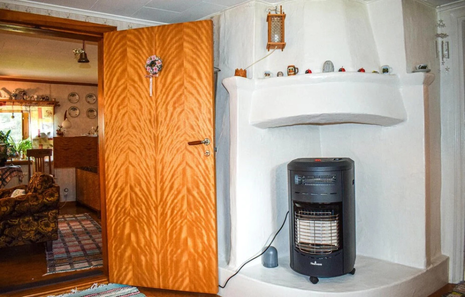 Beautiful Home in Lönneberga With 2 Bedrooms