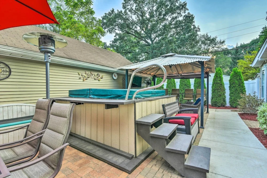 Pet-friendly Taylor Home w/ Backyard Oasis!