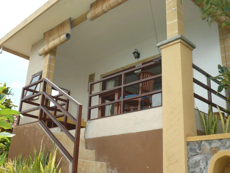 Lucky Paradise Bungalows on The Beach