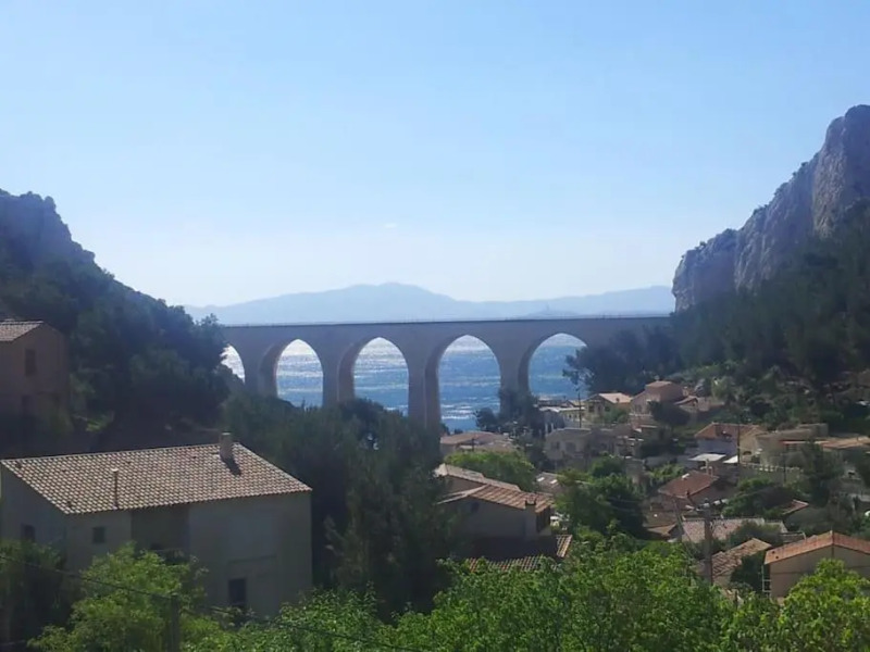Studio Vue Mer Et Chateau En Provence