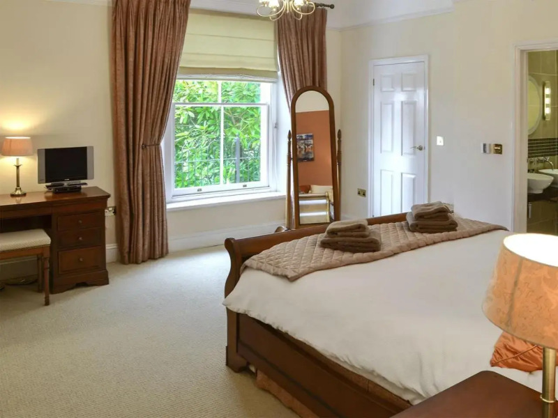 Carnethic House - One Acre View