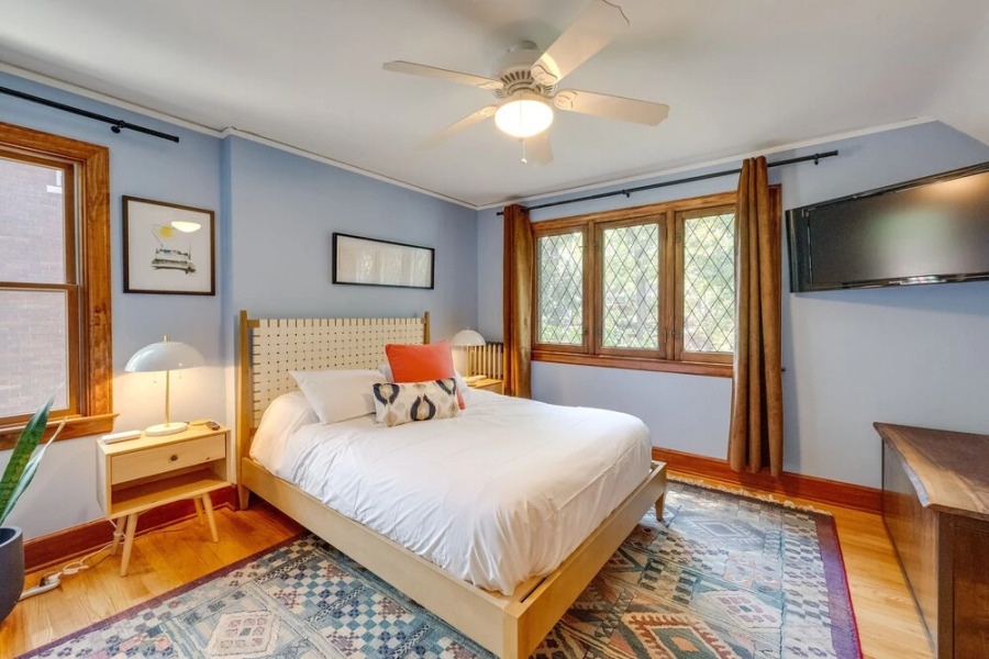 Ferndale Gem, Walk to Stores & Restaurants!