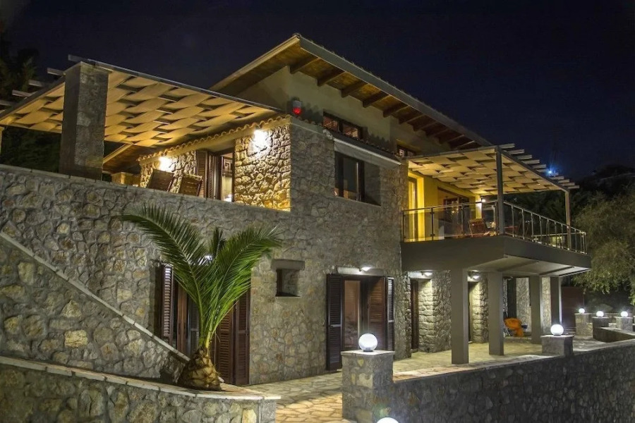 Luxurious Villa Kastro