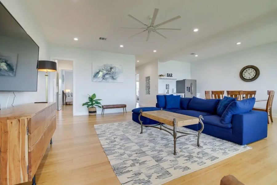 Lago Vista Condo w/ Game Room, Deck & Water Views!