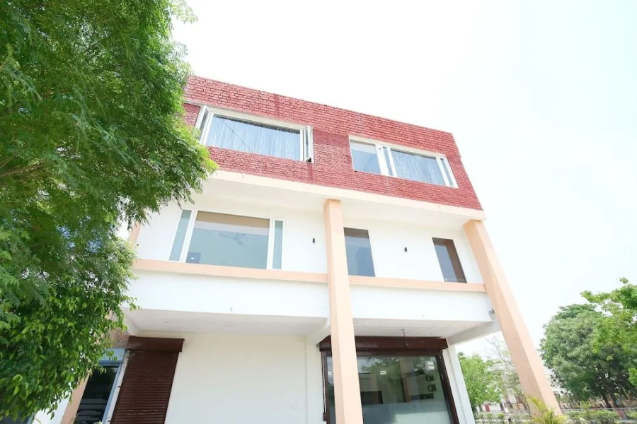 Oyo 40417 Hotel Grand Taj