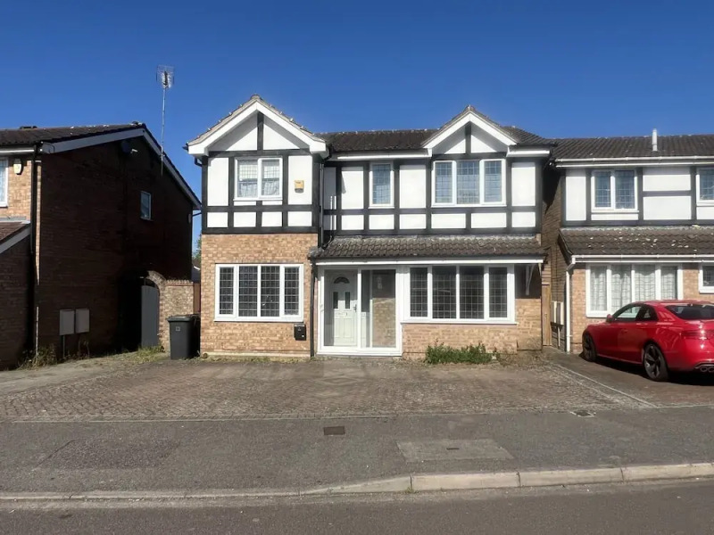 Charming Houghton Regis House With 4 Bedrooms