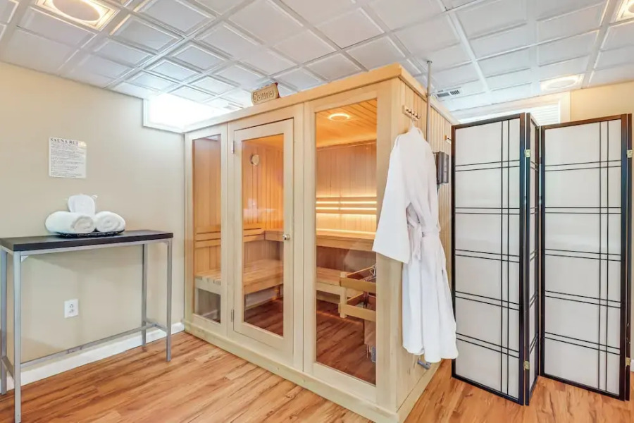 Chic Pocono Hideaway w/ Private Indoor Sauna