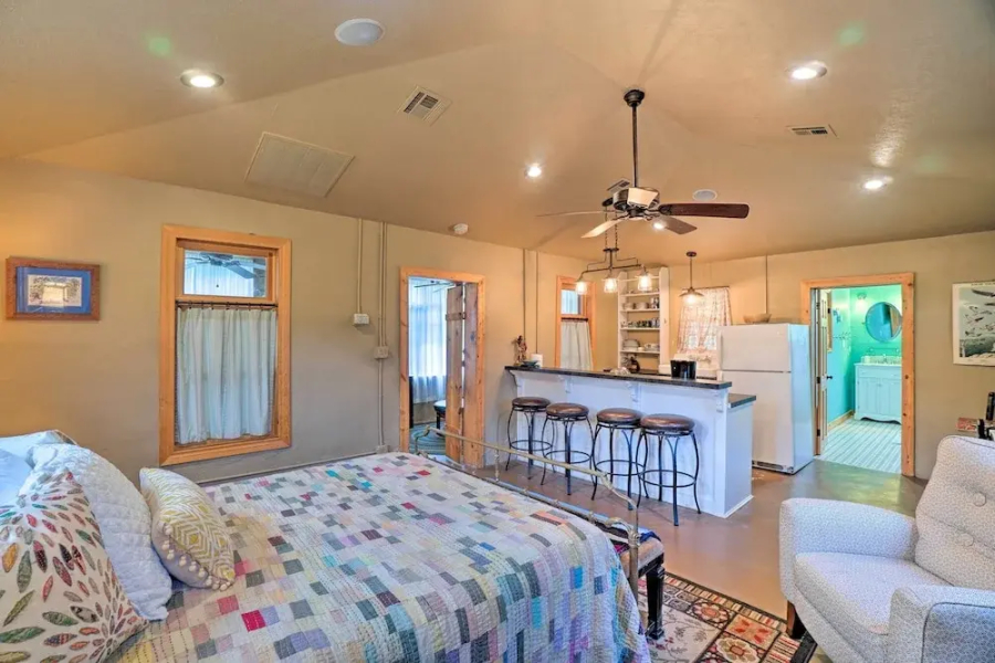 Enchanting Hilltop Cottage in Medicine Park!