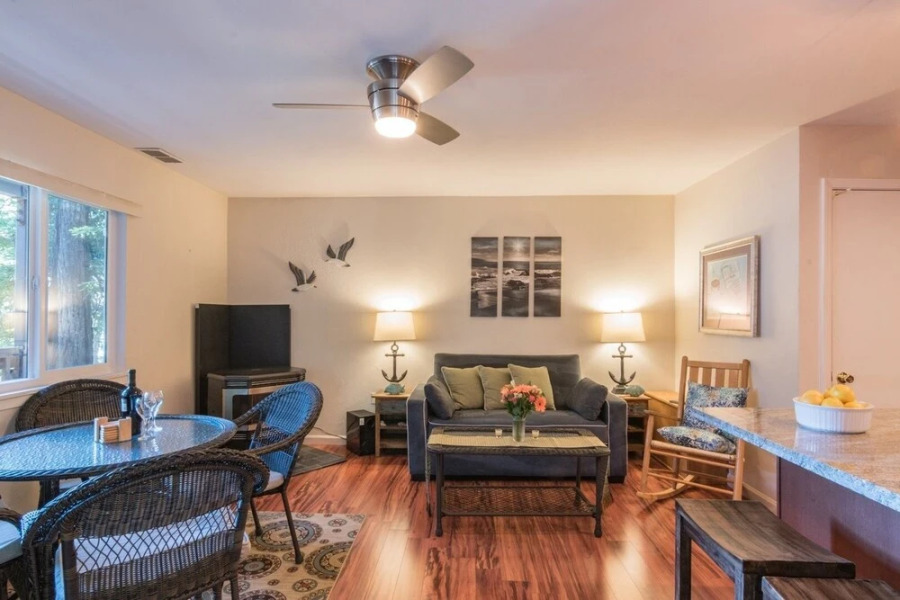 Fish Rock Retreat 2 Bedrooms 1 Bathroom Home