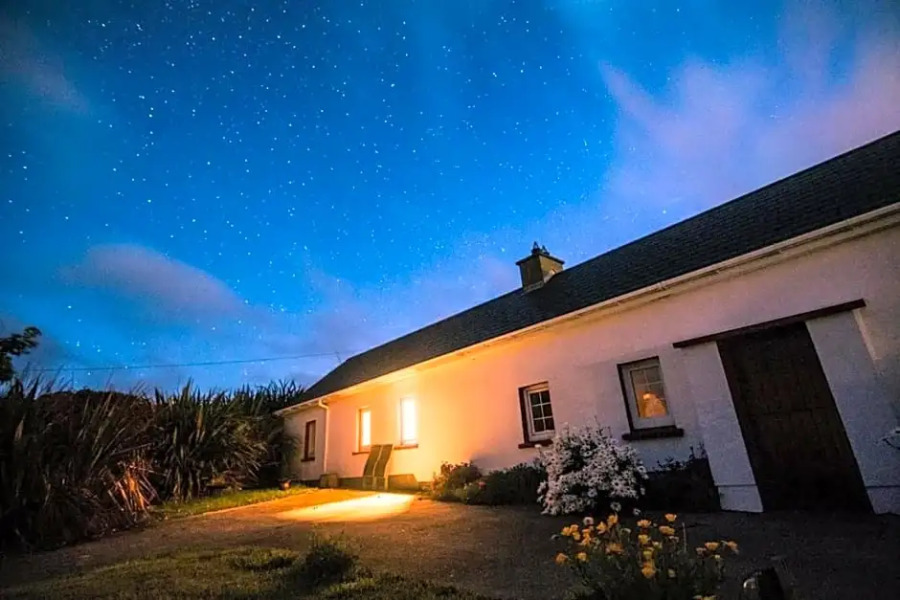 Teach Fada Red Door Cottage