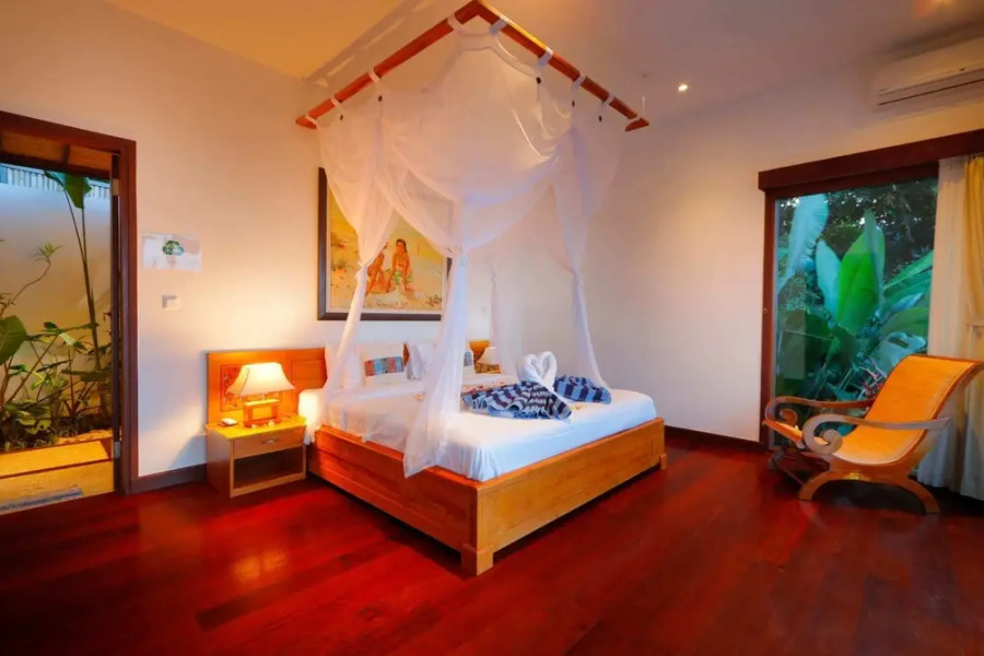 2 BR Villa With Fantastic Ocean View, Lovina With Staff