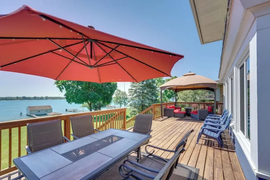 Riverfront St Clair Home - Walk to Downtown!