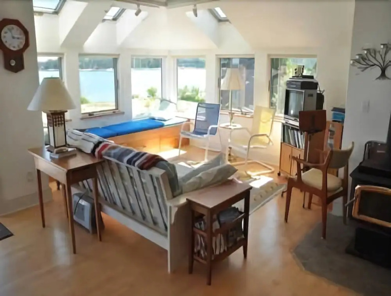 Oak Point Cottage - Three Bedroom Home