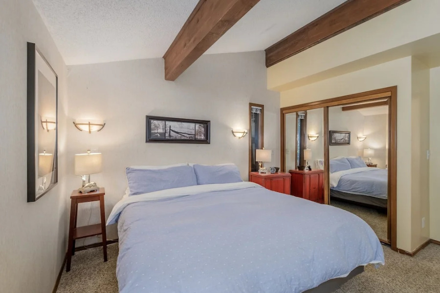 All About The Lake 4 Bedroom Home by NW Comfy Cabins by RedAwning