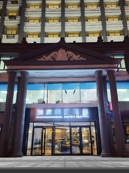 Homeinn Selected Hotel (Qitaihe Pedestrian Street Bus Station Financial Building)