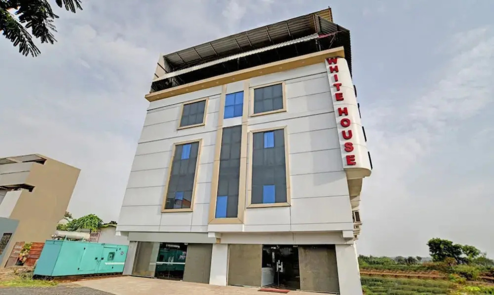 Hotel White House by OYO Rooms