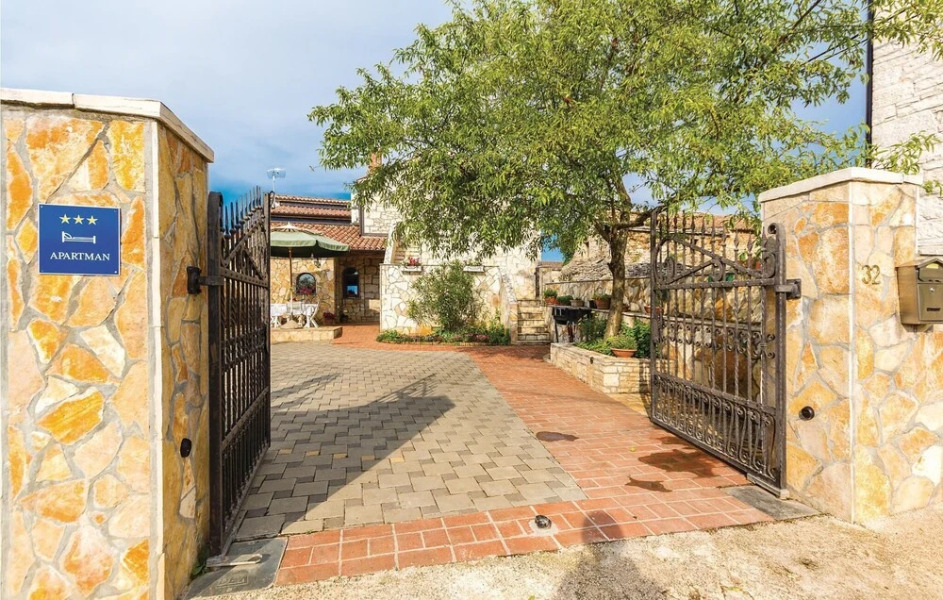 Awesome Home in Orbanici With Wifi and 1 Bedrooms