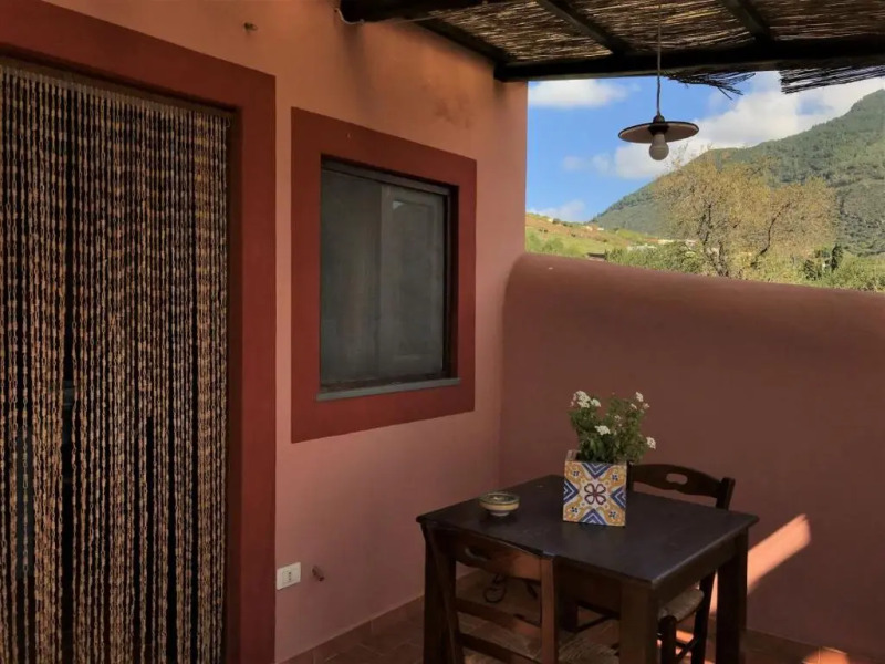 Case Il Mandorlo - immersi nella natura e terrazzi vista mare