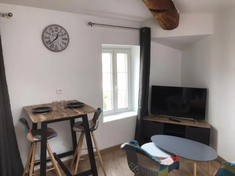 Super Studio refait à neuf proche des commerces