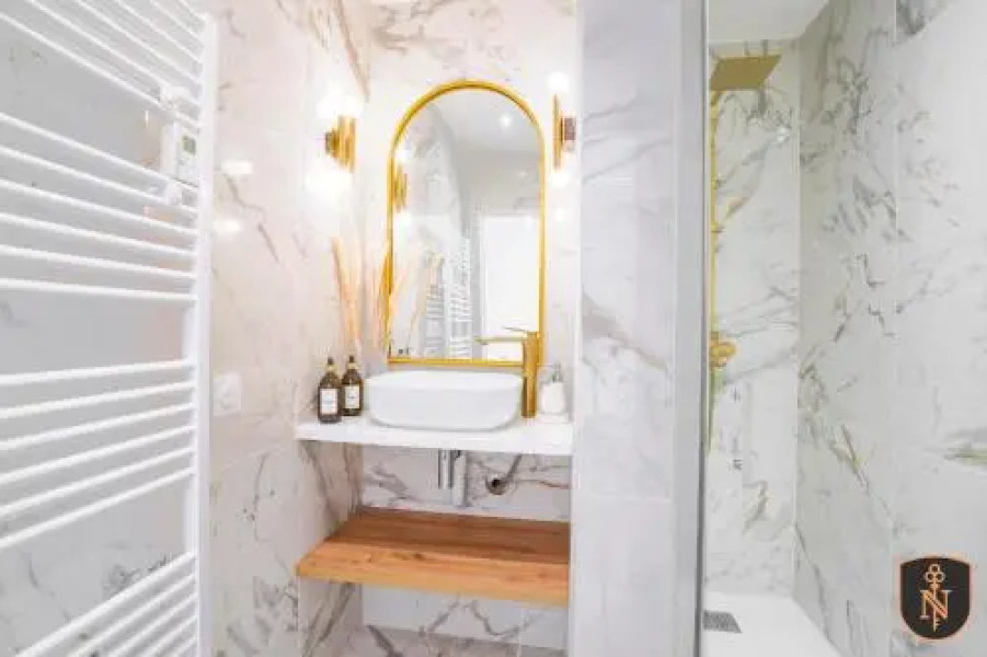 Luxurious Suite With Jacuzzi In Normandy