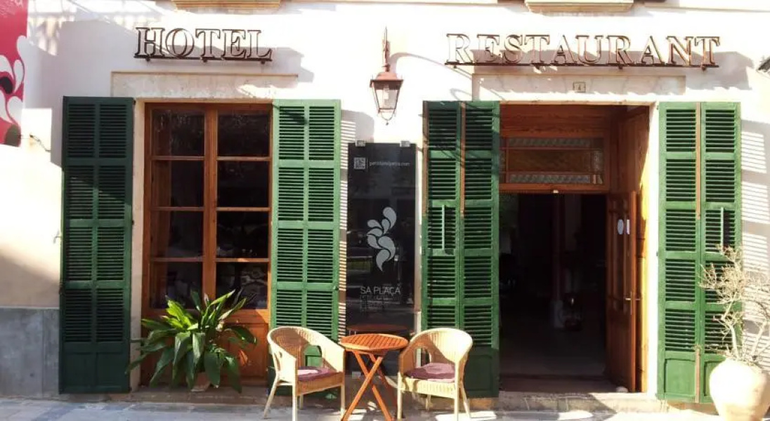Petit Hotel Sa Plaça
