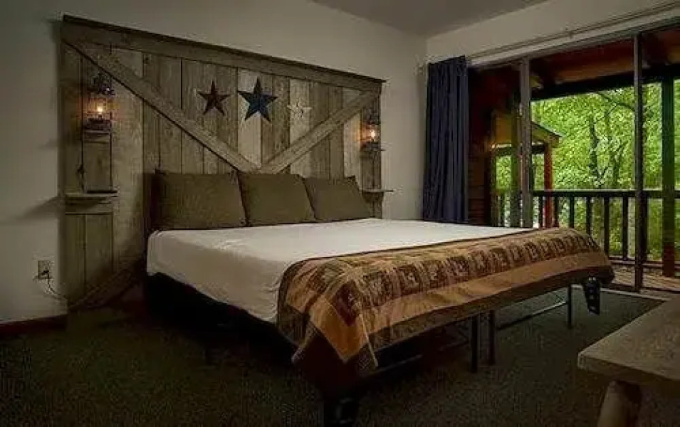 Twin Lakes Camp Resort